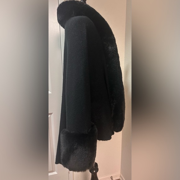 Faux Fur Black Trim Long Wrap Unbranded One Size - Picture 5 of 6